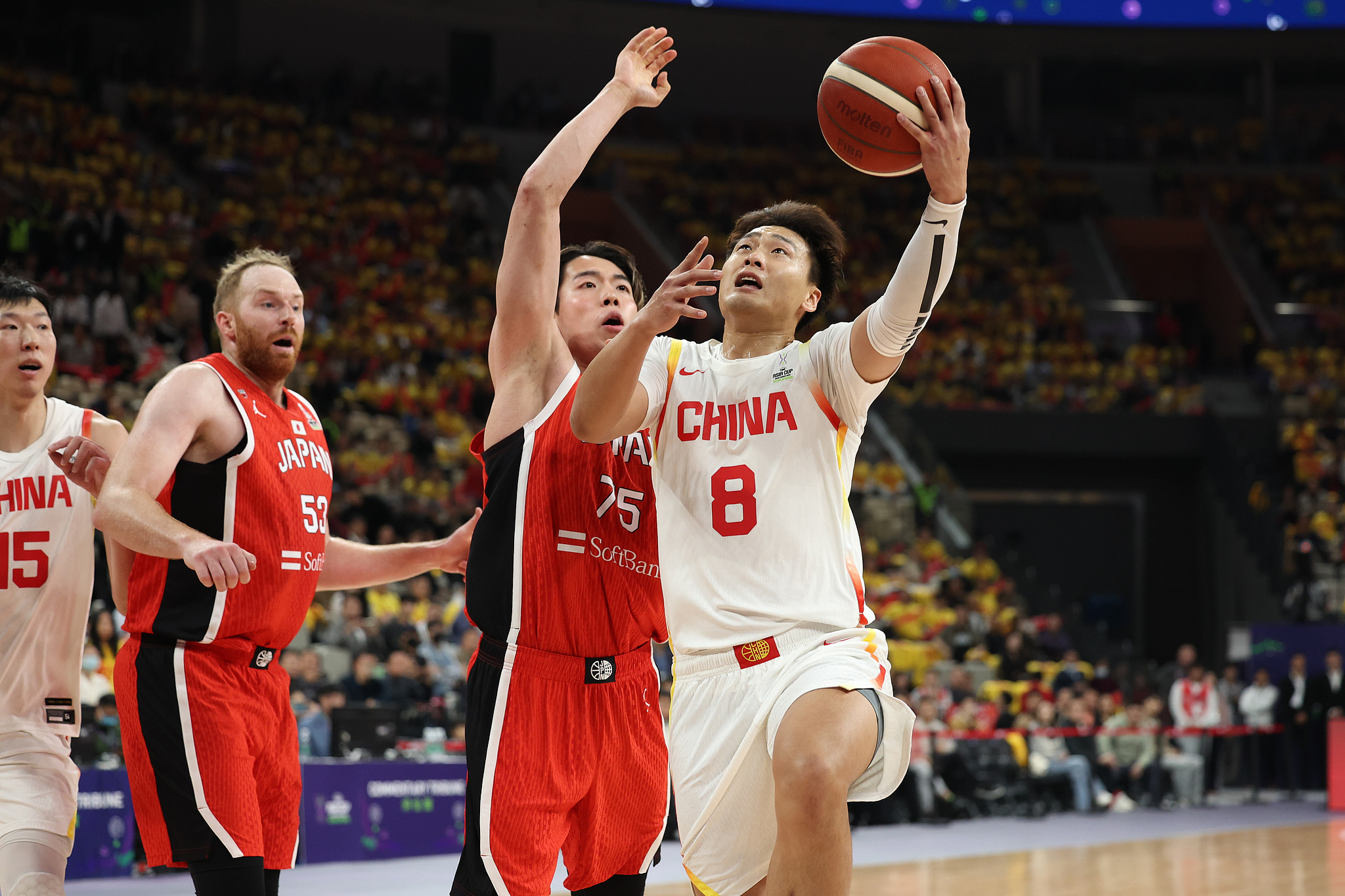 金年会体育-关于阿联酋男篮后卫突破关键防线，助球队取胜的信息