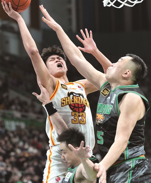 球队实力强劲,被视为季后赛夺冠热门 球队实力强劲,被视为季后赛夺冠热门