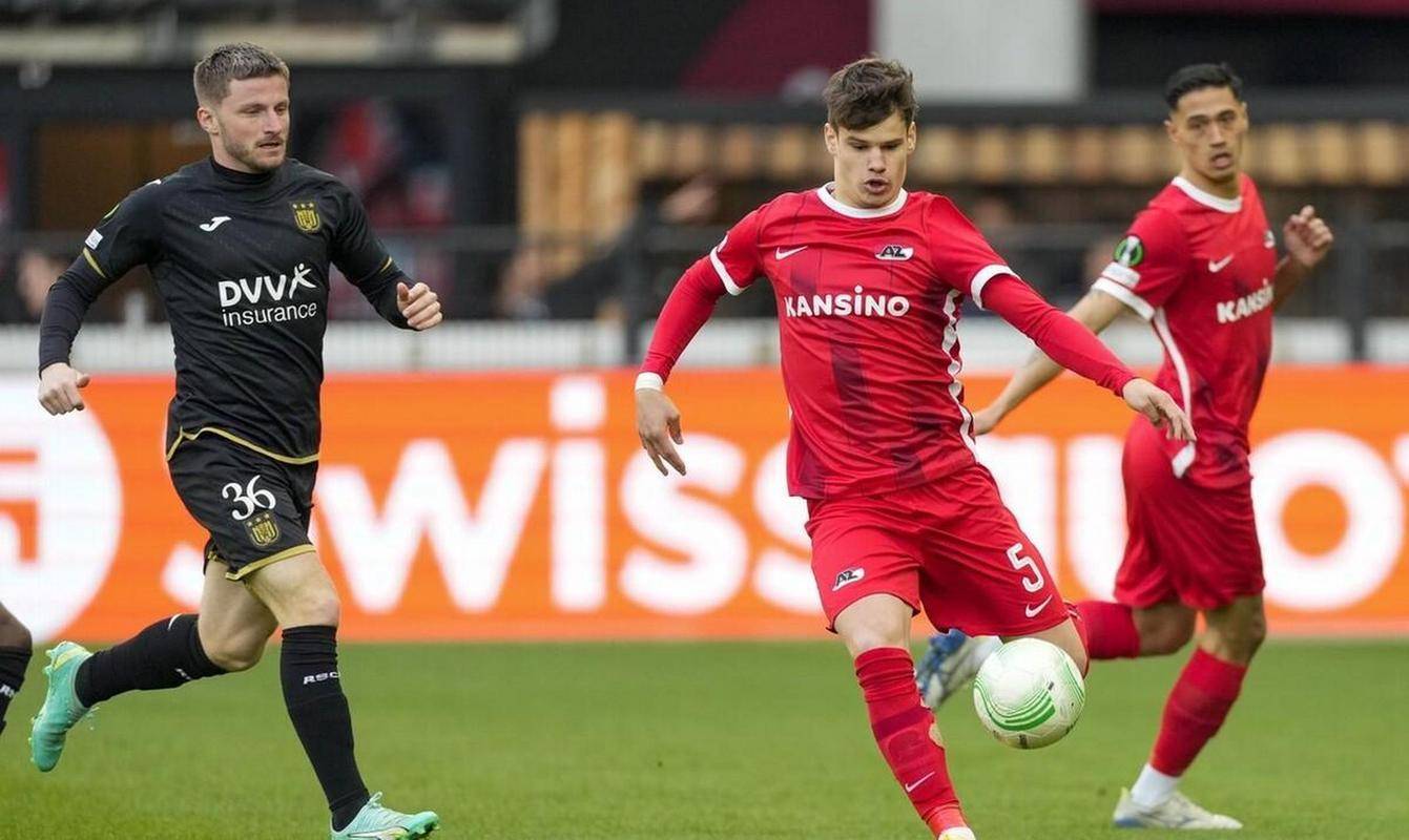 金年会官方网站-阿贾克斯击败皇家马德里，荷甲联赛领涨的简单介绍