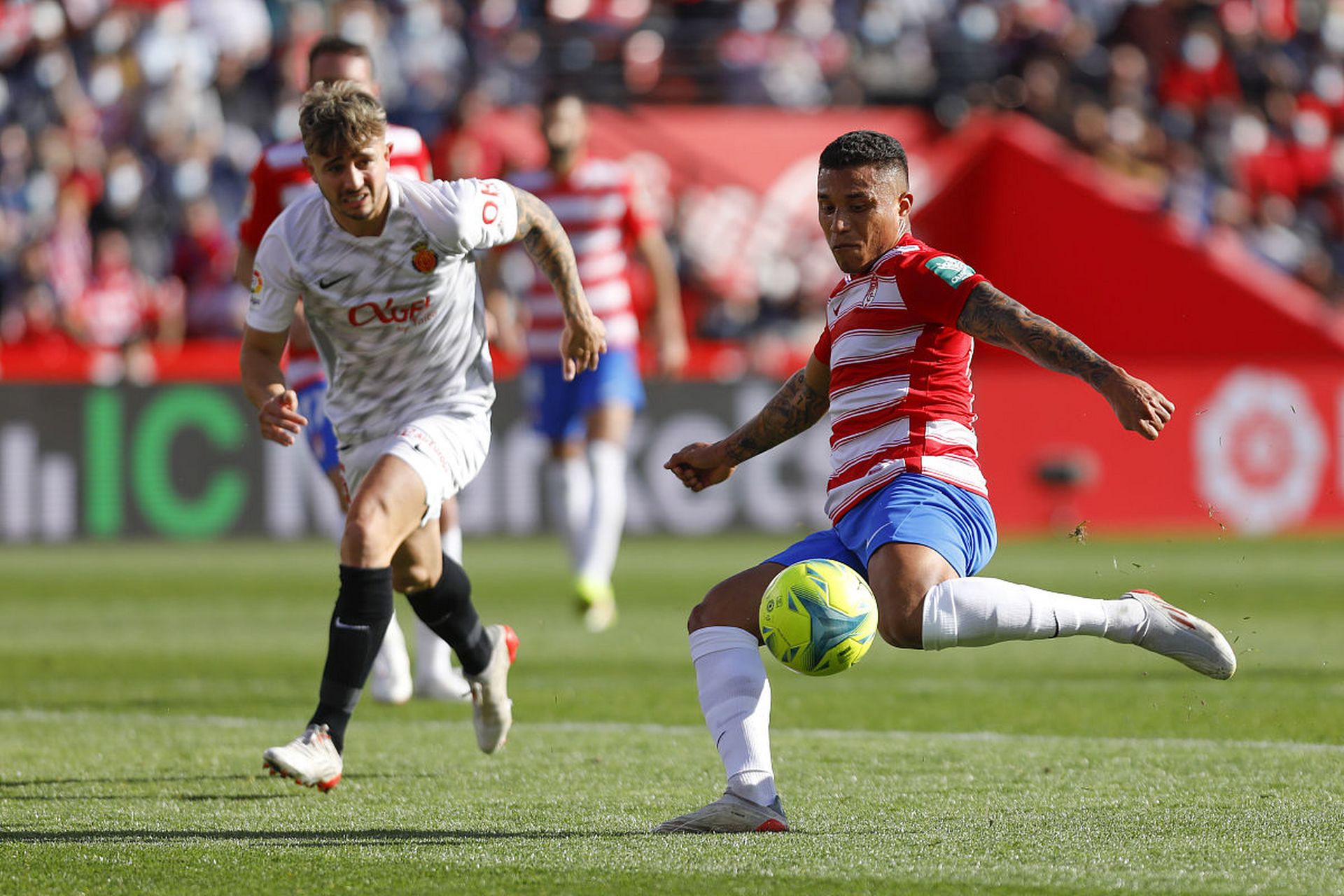 比利亚雷亚尔客场惊险取胜,继续领跑的简单介绍 比利亚雷亚尔客场惊险取胜,继续领跑的简单介绍