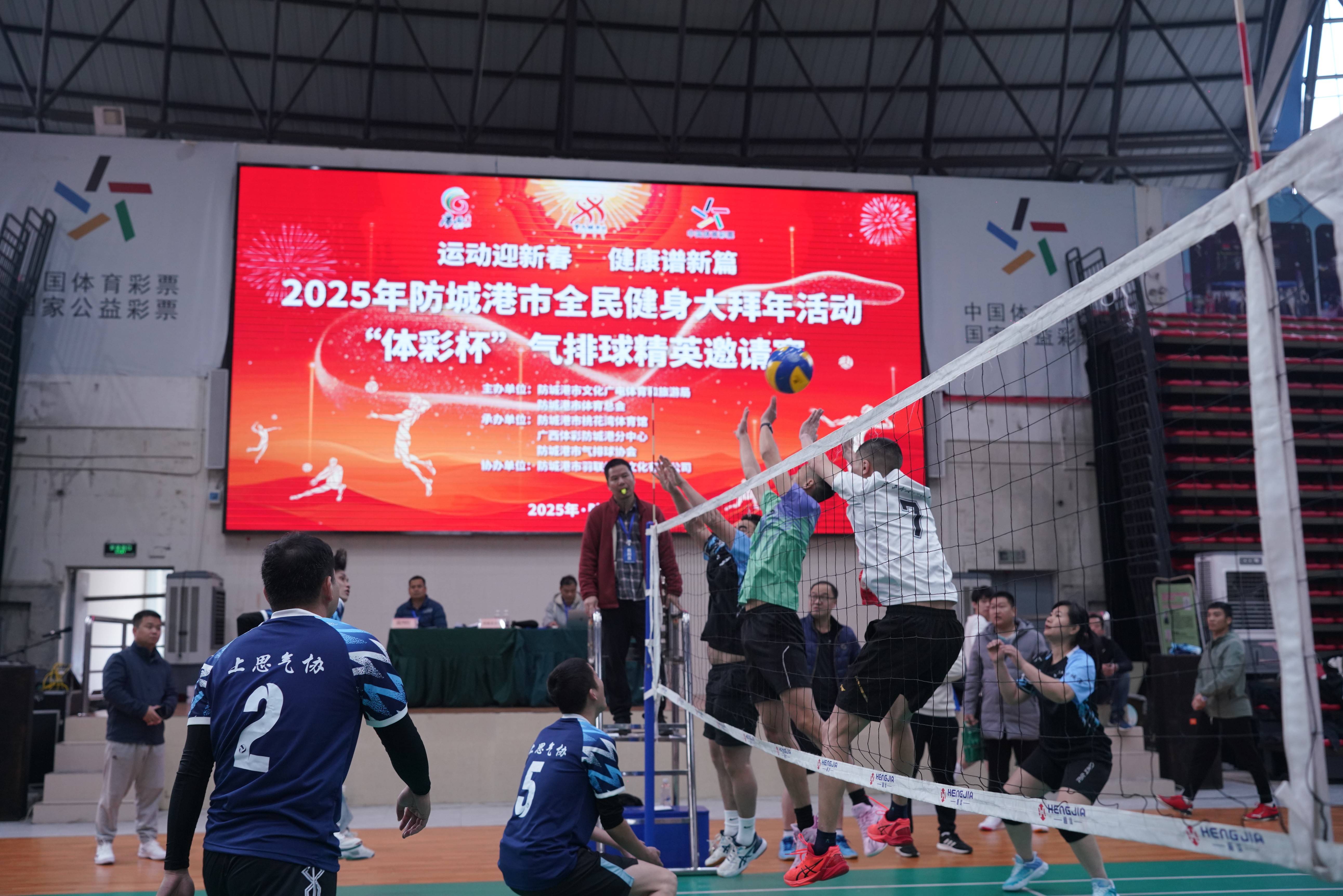 JNH体育-一场比赛中球员技术展示完美，赢得观众掌声的简单介绍