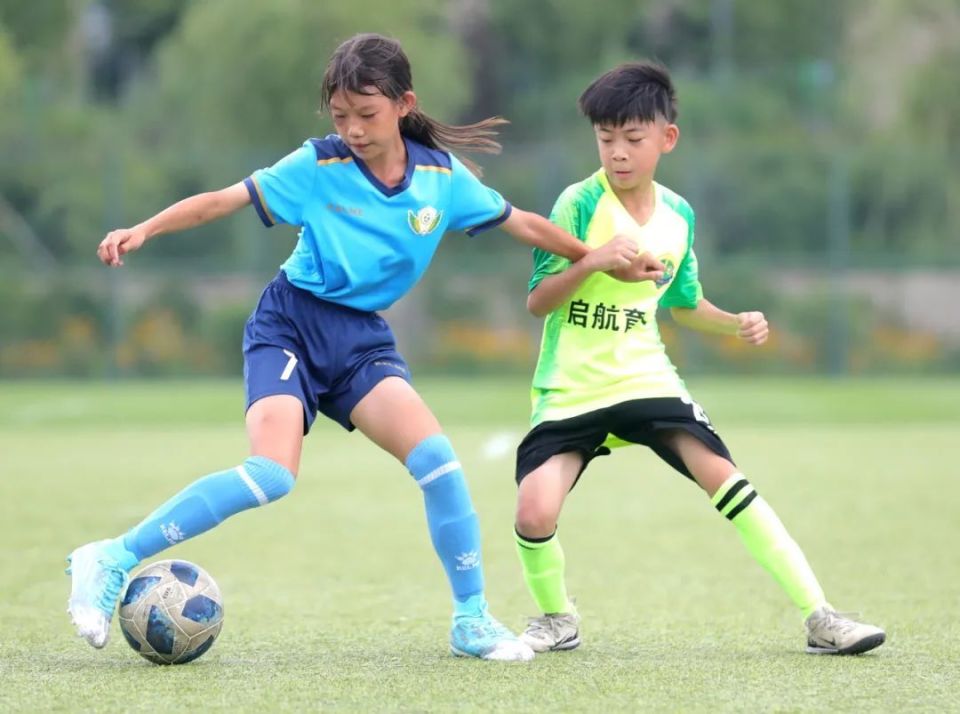 包含青少年国际赛事频频受关注,年轻球员崭露头角的词条 包含青少年国际赛事频频受关注,年轻球员崭露头角的词条