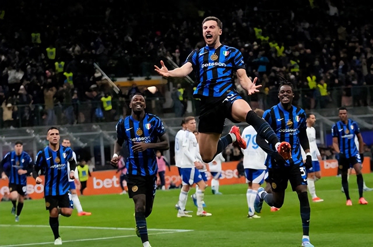 拜仁慕尼黑横扫AC米兰,锁定欧冠半决赛席位 拜仁慕尼黑横扫AC米兰,锁定欧冠半决赛席位