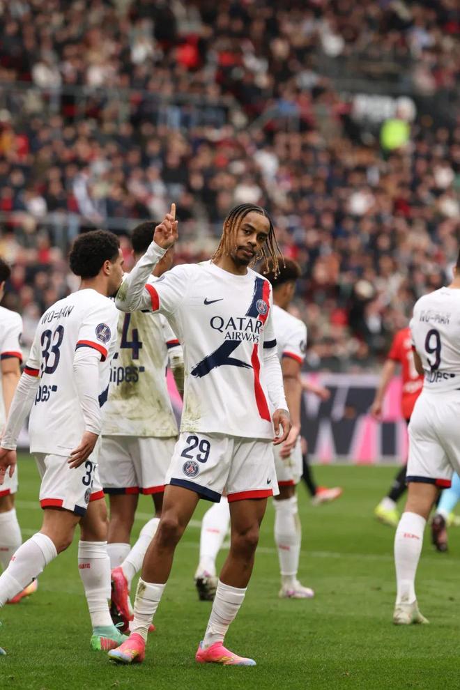 替补球员协助梅开二度,球队实现逆袭的简单介绍 替补球员协助梅开二度,球队实现逆袭的简单介绍