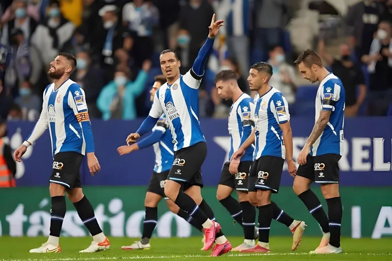 金年会官网-比利亚雷亚尔客场平局，球队稳健防守的简单介绍