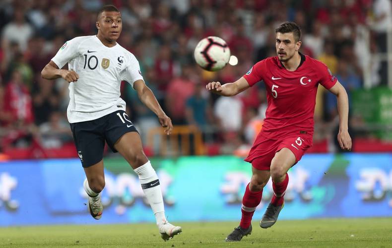 意甲球员技艺纷呈,赛场精彩纷呈 意甲球员技艺纷呈,赛场精彩纷呈